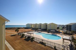 Carolina Waves - Oceanfront Relaxation and Poolside Fun in Surf City! - Surf City - 0
