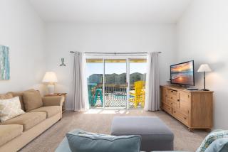 Carolina Waves - Oceanfront Relaxation and Poolside Fun in Surf City! - Surf City - 2