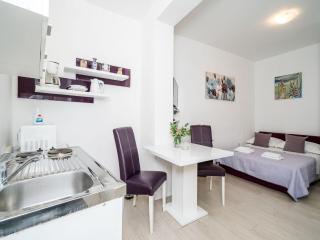 Apartments Isabora - Studio Apartment - 8