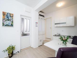 Apartments Isabora - Studio Apartment - 4