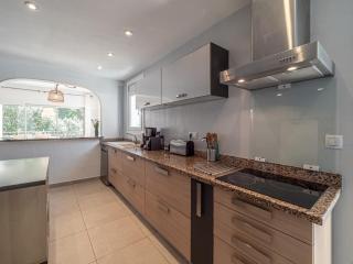 House in Rosas with Private Pool & Garden - 8