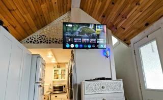R & R's Modern Retreat - Newport - 2