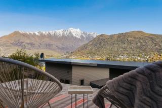 Lake Views on De La Mare Place, 3 BDR, Free Wi-Fi & Parking - Queenstown - 5