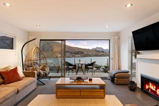 Lake Views on De La Mare Place, 3 BDR, Free Wi-Fi & Parking - Queenstown - 7