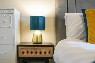 HILLTOP PLACE SUITES 4 Bedrooms 6 BEDS for CONTRACTORS near M1J31 FREE PARKING FOR VANS - 2