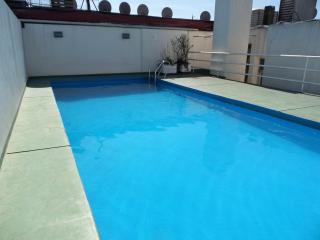 Sobre Av Corrientes zona Teatros y Paseo la Plaza - 3