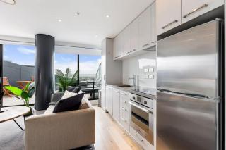 Sky Tower View 2BR Apt w Gym & Pool Access - Auckland - 8