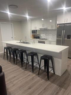luxury on the hill-2min albury cbd - Albury - 7