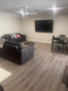 luxury on the hill-2min albury cbd - Albury - 6