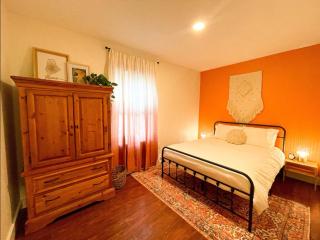 Cottage Street Downtown New Apartment - 9