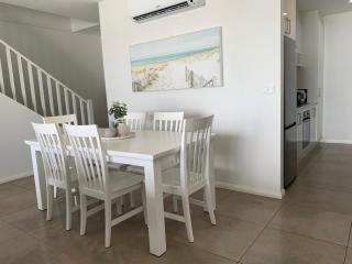 One Bedroom Townhouse near Caves Beach - 1