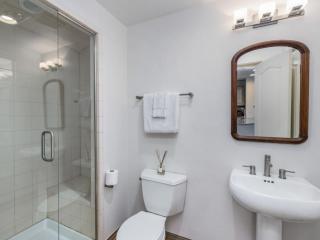 Stunning Renovated 2 Bedroom in Arrowhead Village! condo - 5
