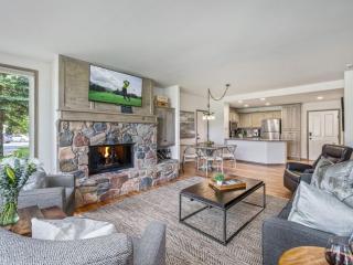 Stunning Renovated 2 Bedroom in Arrowhead Village! condo - 1
