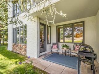 Stunning Renovated 2 Bedroom in Arrowhead Village! condo - 3