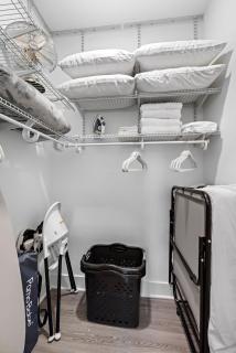 405 - Free Parking, Gym, Pool Table - 5min to Prudential Center - Newark - 5