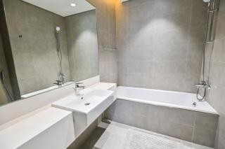 Spacious 1BR with Burj Khalifa View in District One Meydan - Dubai - 2