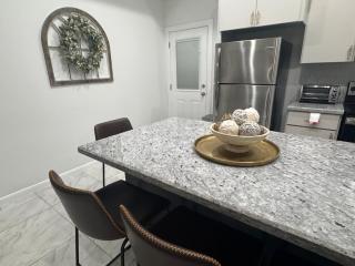 Carroll Estates 3 Bedroom Apartment Retreat - 5