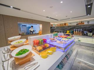 Xiangyang Station Minfa World City Yishang Plus Hotel - 1