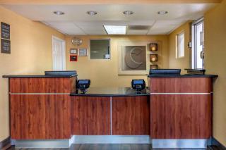 Comfort Inn & Suites Near Universal - N Hollywood - Burbank - 7