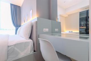 Comfort and Modern Look 1BR Menara Jakarta Kemayoran Apartment By Travelio - 3