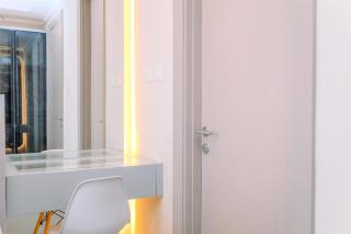 Comfort and Modern Look 1BR Menara Jakarta Kemayoran Apartment By Travelio - 2