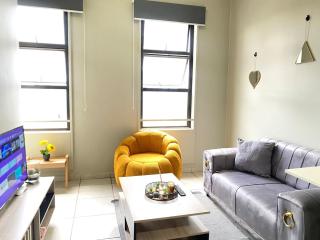 Ojay Apartments in Rosebank - 4