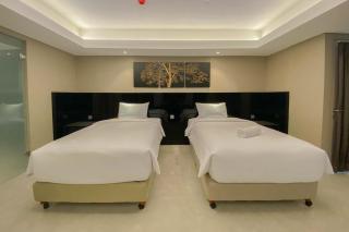 Spacious Combined Studio Apartment at Warhol (W/R) Residence By Travelio - 9