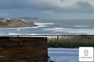 Luxury 4-Bedroom Beachfront Home with Hot Tub & Games Room - Cayton - 4