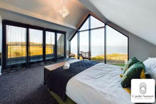 Luxury 4-Bedroom Beachfront Home with Hot Tub & Games Room - Cayton - 4