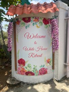 The White House Retreat Poolvilla - Karjat - 7