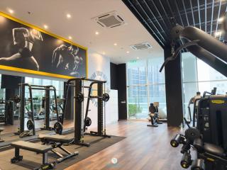 Japandi Studio w Bathtub - Linked to Quill City Mall - 9