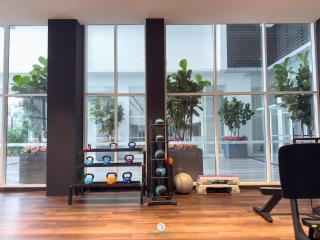 Japandi Studio w Bathtub - Linked to Quill City Mall - 3