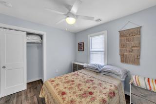 Cozy 3-BR Retreat, Four Blocks to Beach & Boardwalk home - 6