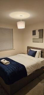 Spacious Luxurious Serviced Accommodation 5 - Bushbury - 3