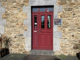 Le Clos des Tilleuls D Day Home, Chambres d'hôtes, Suite avec Sauna Privatif, Suite avec balnéothérapie privative, en supplément option SPA bain à remous - La Vendelée - 9