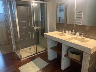Le Clos des Tilleuls D Day Home, Chambres d'hôtes, Suite avec Sauna Privatif, Suite avec balnéothérapie privative, en supplément option SPA bain à remous - 3