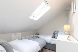 2 Bedroom Serviced Apartment Coventry - Parkside - 2