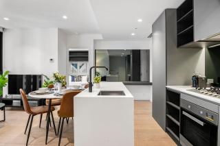 Stunning 2BR Apartment in Melb CBD with Pool and Gym - Melbourne - 1