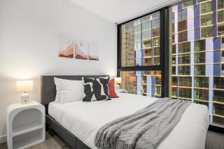 Stunning 2BR Apartment in Melb CBD with Pool and Gym - Melbourne - 5
