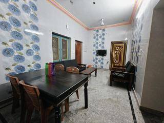 AC HOMESTAY NEAR CMC AND RAILWAY STATION 2BHK and 3 BHK - Vellore - 7