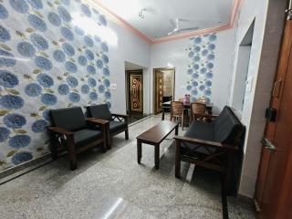AC HOMESTAY NEAR CMC AND RAILWAY STATION 2BHK and 3 BHK - Vellore - 8