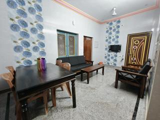 AC HOMESTAY NEAR CMC AND RAILWAY STATION 2BHK and 3 BHK - Vellore - 6