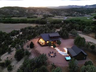 White Cliffs Vista Panoramic Views Hot Tub NPs - Orderville - 9