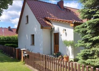 Kleines grünes Haus in der Seenplatte - Carpin - 0