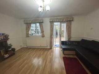 Holiday home - Luton - 6