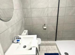 Calm & Cozy Stay in Calderstones Area - 3