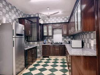 Hostmystay-3BHK in GK3 ! Mblck - Nova Deli - 9