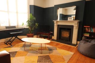 Bright Two Bedroom House with Parking and Garden - Bristol - 0