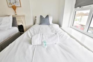 StayRight Homely 3 Bedroom House in Vibrant Whitchurch - 6