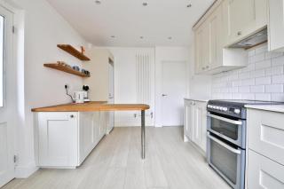 StayRight Homely 3 Bedroom House in Vibrant Whitchurch - 5